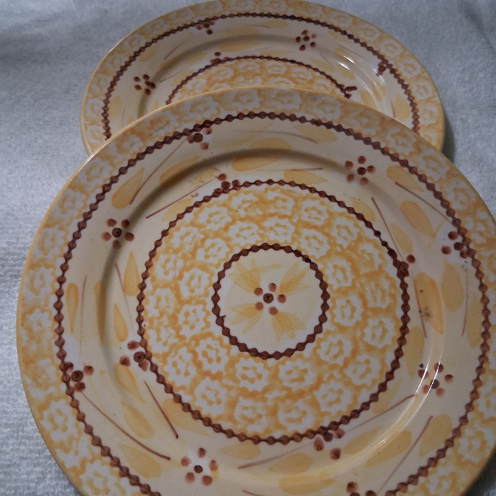 ⬇️2 Temptations Salad Plates